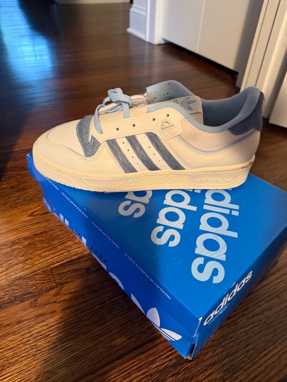 Adidas Sneakers